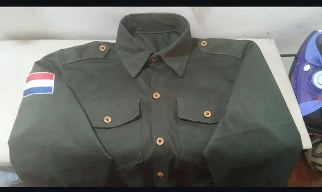 Camisa de trabajo con parche de bandera paraguaya