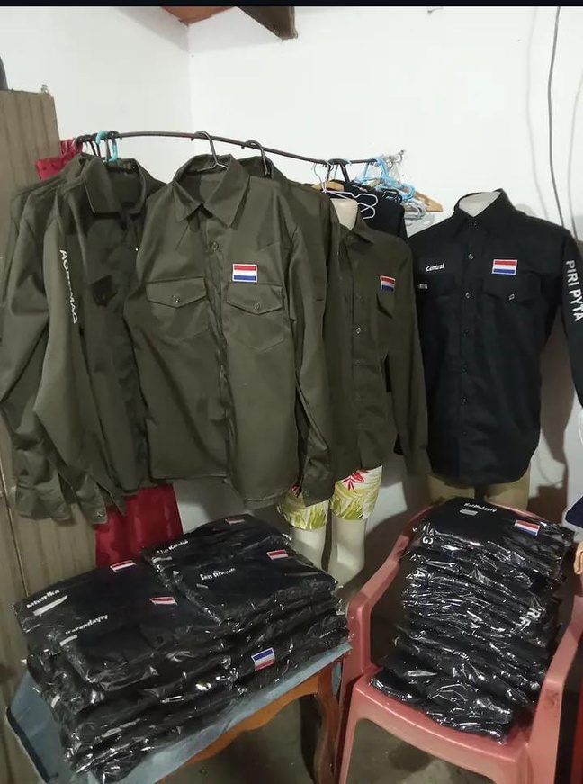 Camisas de uniforme workwear verdes y negras